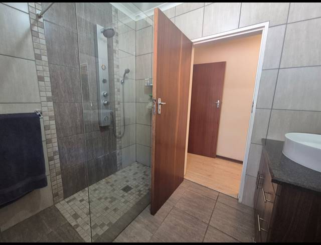 3 BEDROOM HOUSE FOR SALE IN THREE RIVERS EAST